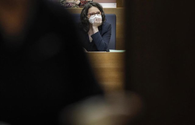 Archivo - La vicepresidenta y portavoz del Consell, Mónica Oltra, durante un pleno de Les Corrts