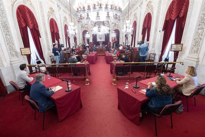 Pleno de presupuestos del Ayuntamiento de Cádiz.