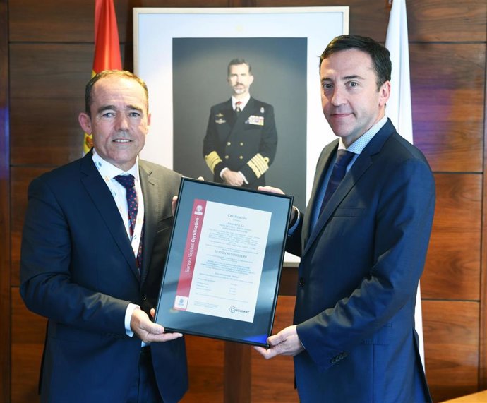El presidente de Navantia, Ricardo Domínguez, recibe el certificado 'Gestión Residuo Cero' de Bureau Veritas