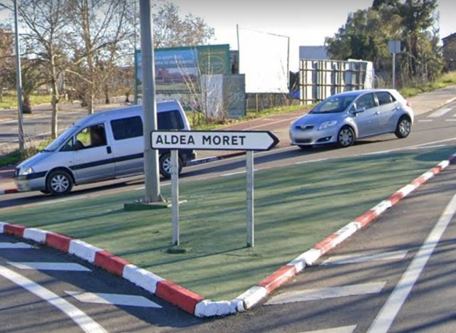 Acceso al barrio de Aldea Moret en Cáceres