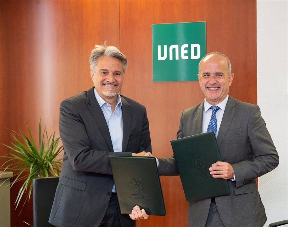 La UNED y Microsoft firman una alianza que profundiza en su digitalización y mejora la empleabilidad de su alumnado