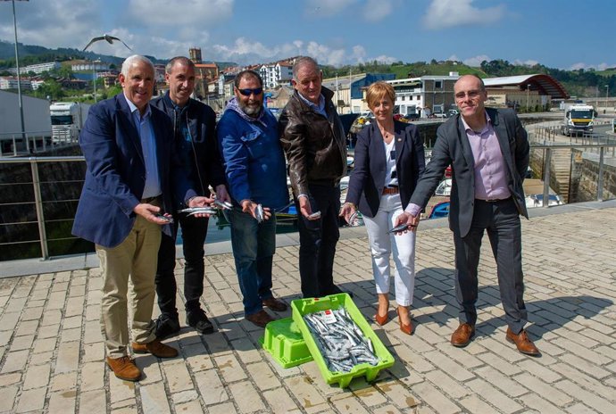 Presentación en Getaria de los datos de la costera de la anchoa y el verdel
