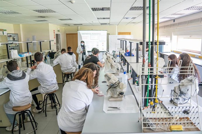 Unos 300 estudiantes de Enseñanzas Medias participan en los talleres Descubriendo las Ciencias Agroalimentarias