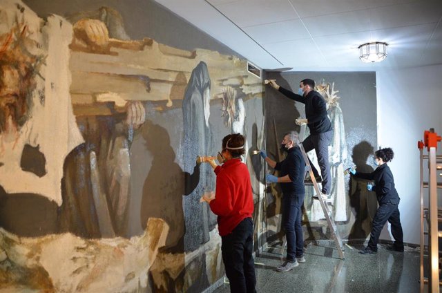Obras para el traslado del mural del antiguo hospital Clínico de Salamanca.