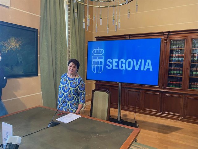 La todavía alcaldesa de Segovia, Clara Luquero, ante de iniciarse la rueda de prensa en la que ha explicado los motivos de su dimisión.