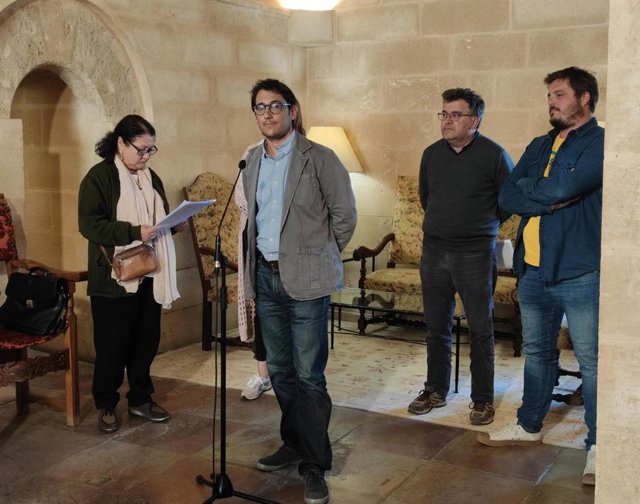 El conseller de Modelo Económico, Turismo y Trabajo, Iago Negueruela, y la consellera de Agricultura, Pesca y Alimentación, Mae de la Concha, tras una reunión con el sector primario.