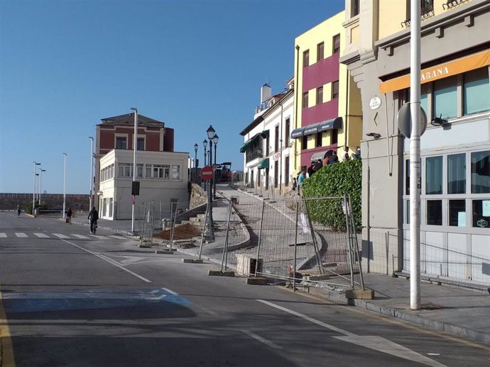 Archivo - Cuesta del Cholo, en Gijón, durante las obras para la construcción de la plataforma única