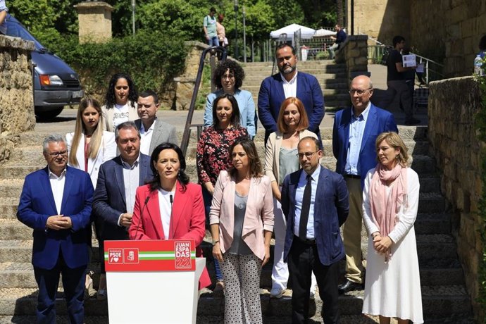 La secretaria general del PSOE cordobés, Rafi Crespín, interviene en el acto de presentación de la candidatura socialista por Córdoba para las elecciones autonómicas del 19 de junio, acompañada por Juan Espadas y los candidatos cordobeses.
