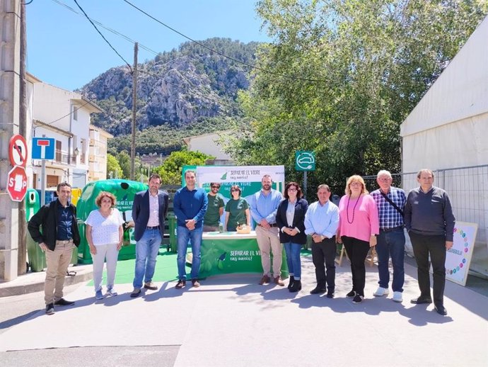 Archivo - Medio Ambiente y Ecovidrio ponen en marcha una campaña para fomentar el reciclaje de vidrio en las ferias de Baleares.