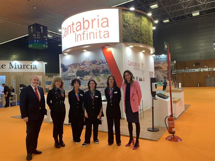 El stand de Cantabria en la feria 'Expovacaciones' que se celebra este fin de semana en el Bilbao Exhibition Center