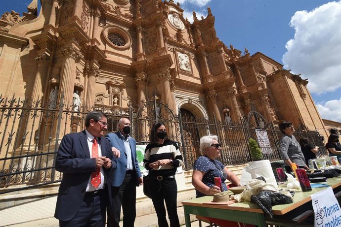 El presidente de la Diputación de Granada, José Entrena, en una visita a Guadix.