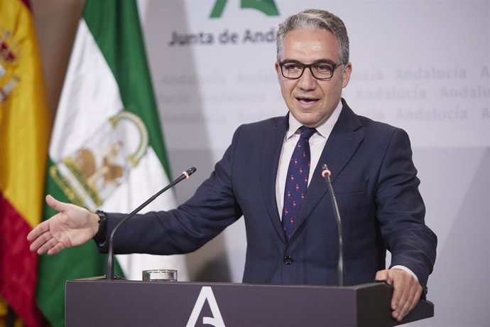 El consejero de Presidencia de la Junta de Andalucía, Elías Bendodo, comparece en la rueda de prensa tras el Consejo de Gobierno en el Palacio de San Telmo, a 27 de abril de 2022 en Sevilla (Andalucía, España) (Foto de archivo).