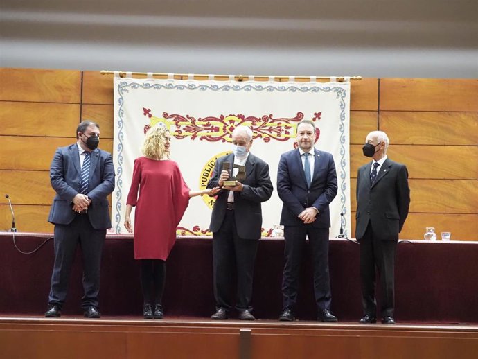 José Luis Azcona recibe el Premio Internacional Jaime Brunet a la Promoción de los Derechos Humanos