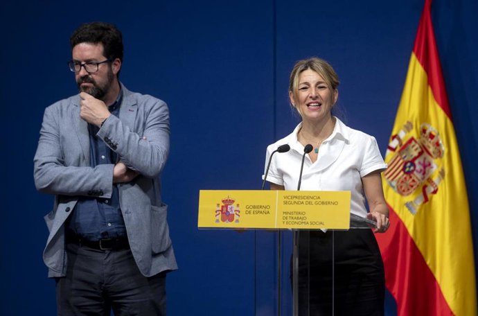 La vicepresidenta segunda y ministra de Trabajo y Economía Social, Yolanda Díaz, comparece tras una reunión con los responsables de las asociaciones de autónomos UPTA, ATA y Uatae, en la sede del Ministerio.