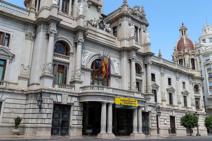 Archivo - Imagen de archivo de la fachada del Ayuntamiento de Valncia