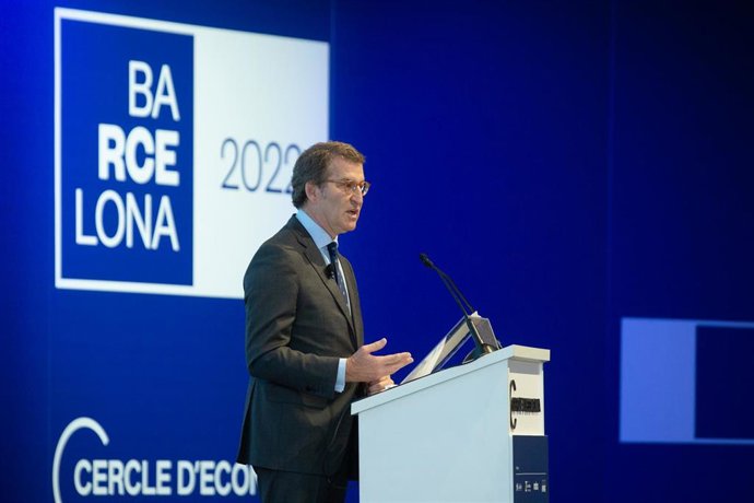 El presidente del PP, Alberto Núñez Feijóo, interviene en la sesión 'Retos de la economía española II', de la jornada de clausura de la XXXVII Reunió Cercle dEconomia, en el hotel W Barcelona, a 6 de mayo de 2022, en Barcelona, Catalunya (España). Esta