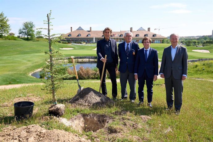 Acciona culmina la plantación de casi 1.000 árboles en la sede de la Real Federación Española de Golf (RFEG) en Madrid