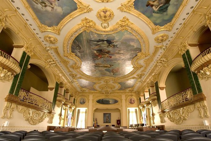 Salón de plenos de la Diputación de Badajoz.