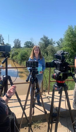 Teresa Ruiz Sillero atiende a la prensa en San Roque.