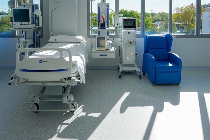 Nuevo bloque quirúrgico del antiguo Hospital Militar de Sevilla, correspondiente a la segunda fase de su remodelación, con intervención en abierto. En el Hospital de Emergencia Covid a 21 de abril del 2022 en Sevilla (Andalucía, España)