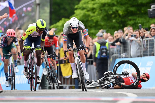 Dutch cyclist Mathieu van der Poel
of team  UCI ProTeam Alpecin-Fenix, on his way to win the first stage of the 105th edition of the Giro d'Italia cycling race, 195 km race from Budapest to Visegrad. Photo: Massimo Paolone/LaPresse via ZUMA Press/dpa
