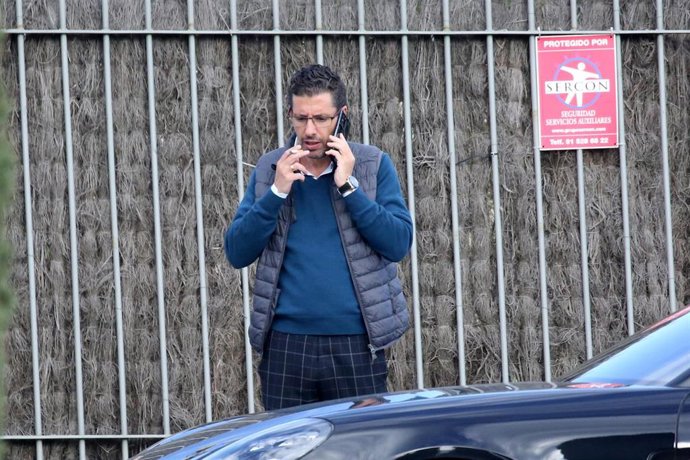 Alberto Luceño entra en la comisaría para firmar, a 04 de mayo de 2022, en Madrid (España).