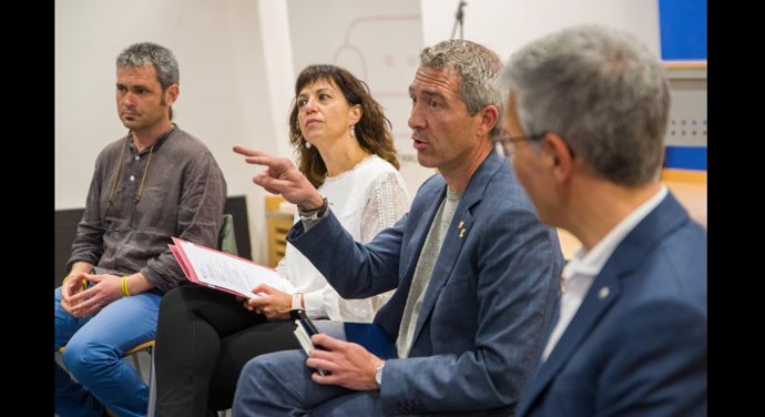 Josep Gonzlez-Cambray al costat de l'alcaldessa de Trrega (Lleida), Maria Alba Pijuan
