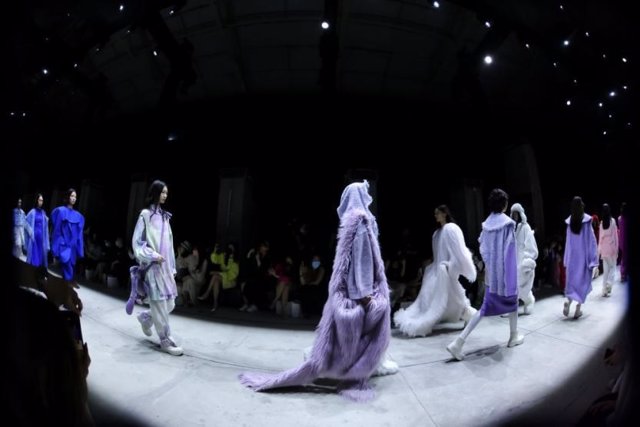 Photo shows the runway show of the A/W 2022 Shenzhen Fashion Week.
