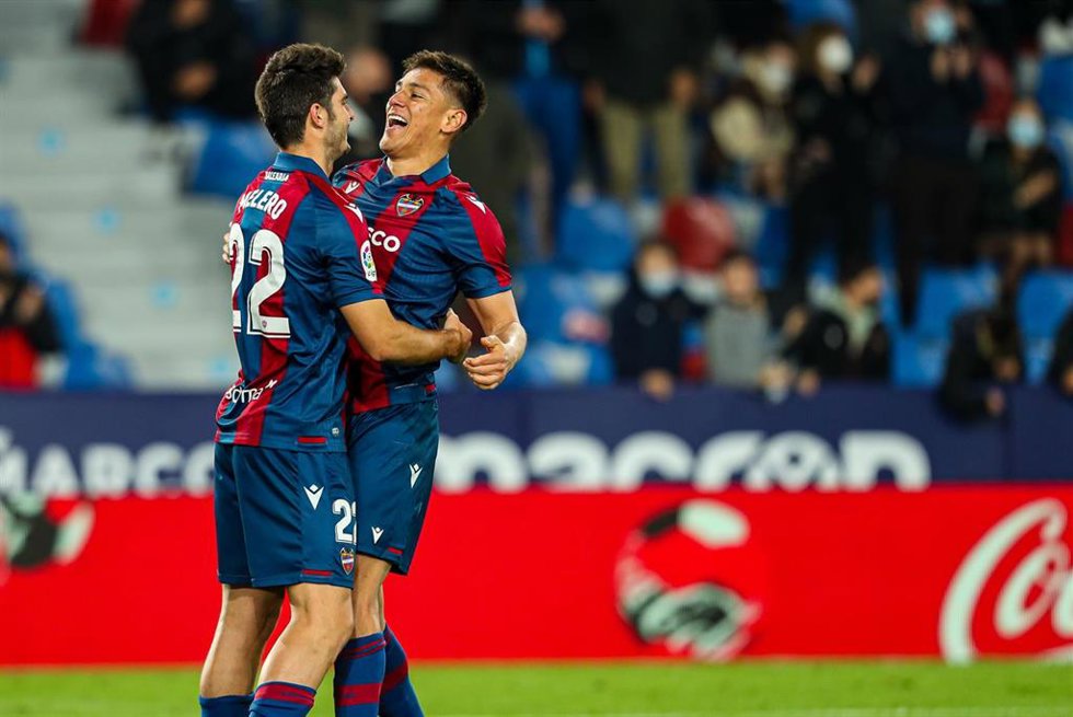 Archivo - Gonzalo Melero y Óscar Duarte celebran el gol del Levante
