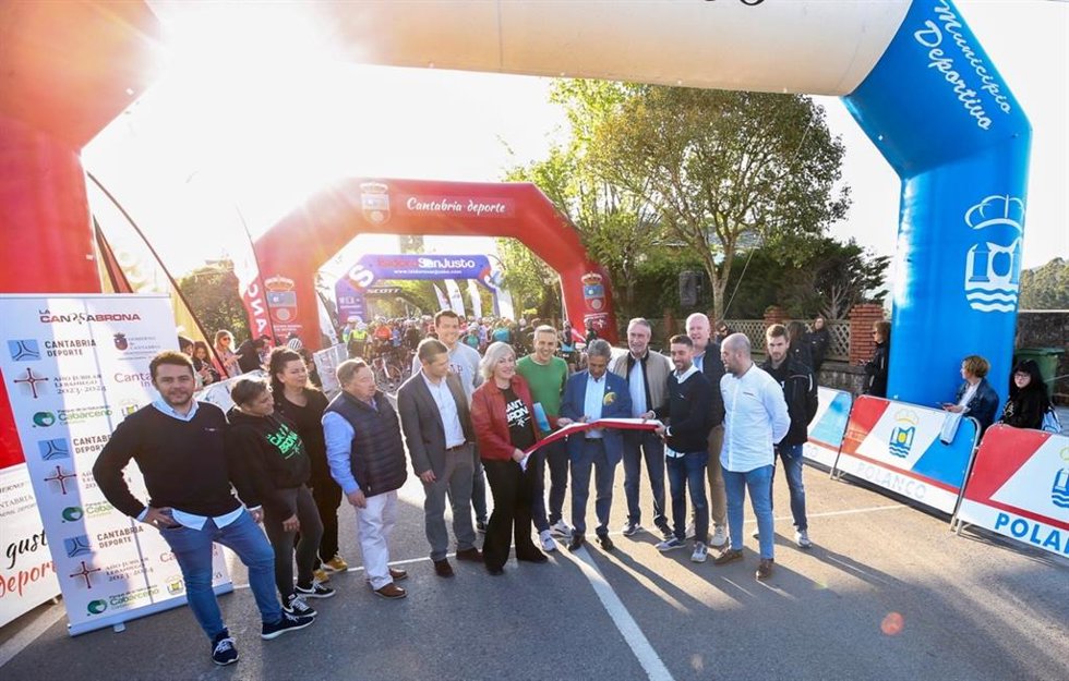 El presidente de Cantabria, Miguel Ángel Revilla, y el vicepresidente, Pablo Zuloaga, dan la salida a 'La Cantabrona'