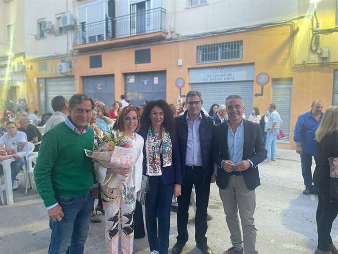 El Grupo Popular celebra con la Asociación de Vecinos 'La Gloria' el reinicio de las fiestas tras la pandemia