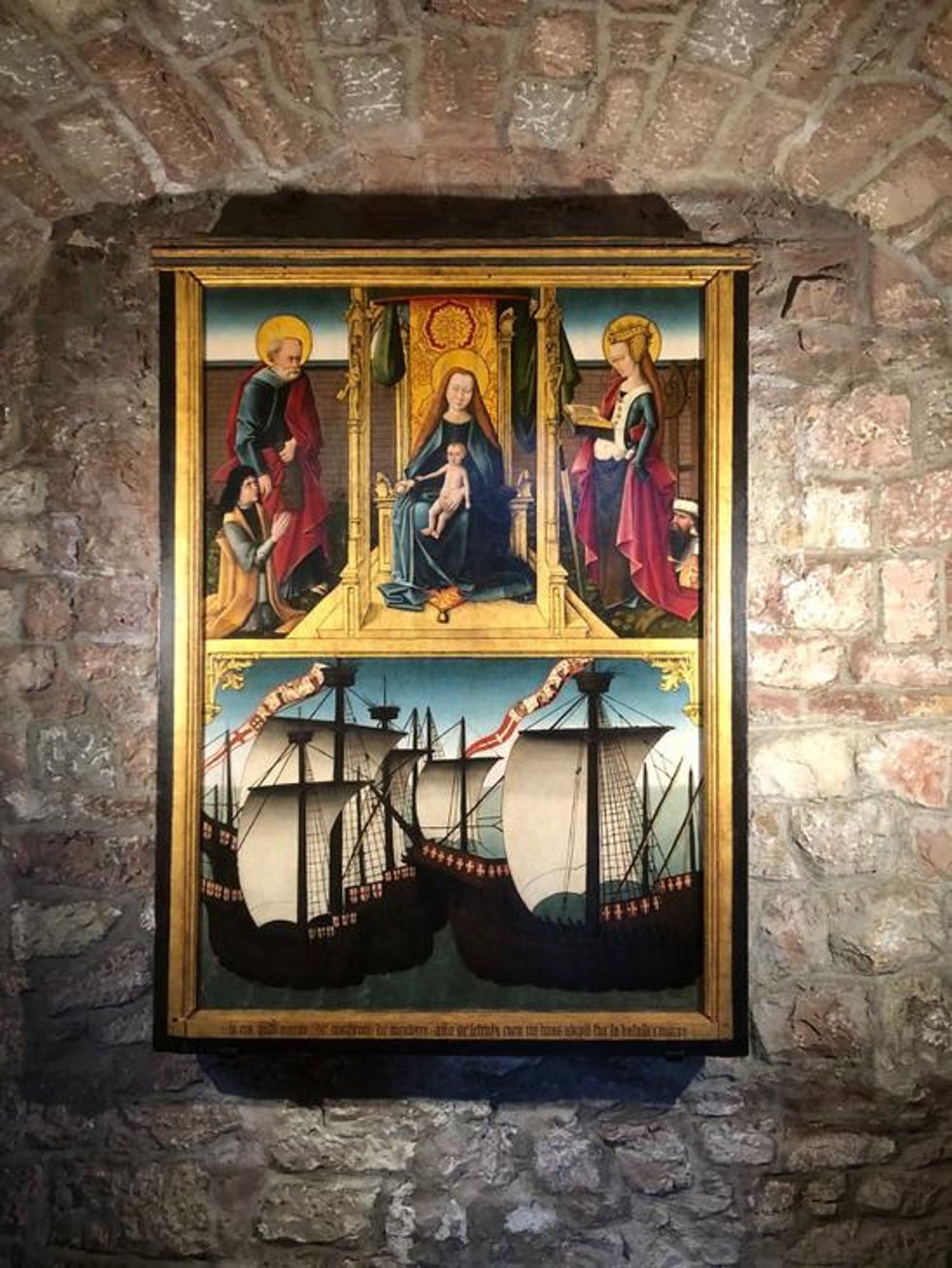 La tabla votiva de Martínez de Mendaro vuelve a la parroquia de San Pedro de Zumaia después de ser restaurada