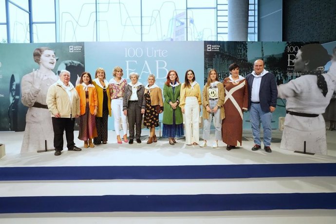 Dirigentes del PNV durante el homenaje a Emakume Abertzale Batza en Bilbao