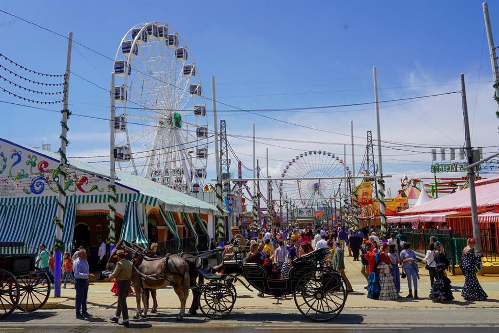 Paseo de caballo , durante el tercer día de Feria de Abril de Sevilla 2022 celebrada tras dos años de pandemia por el Covid-19, a 3 de mayo de 2022 en Sevilla (Andalucía, España)