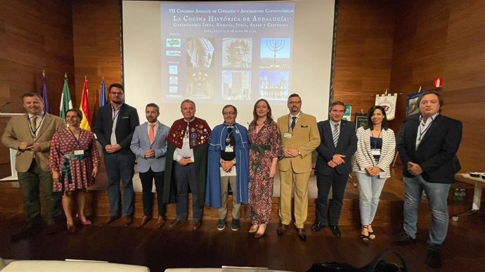 El alcalde destaca el valor de las cofradías gastronómicas como "garantes de la tradición y valores de la cocina"