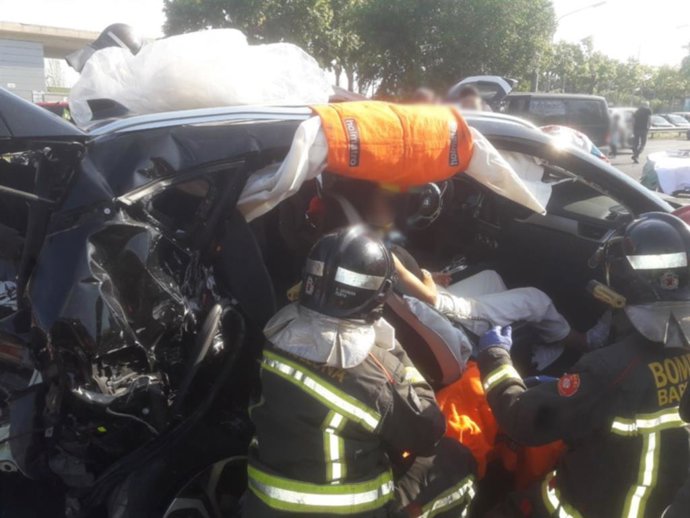 Cuatro heridos leves en un accidente múltiple en la avenida Diagonal de Barcelona