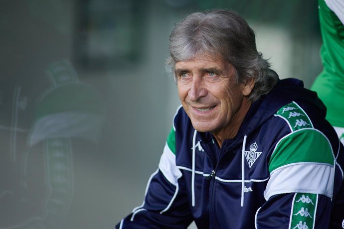 Manuel Pellegrini, head coach of Real Betis, looks on during the spanish league, La Liga Santander, football match played between Real Betis and FC Barcelona at Benito Villamarin stadium on May 7, 2022, in Sevilla, Spain.