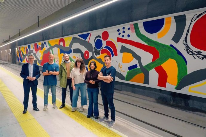 Dos murales artísticos de más de 200 m2 llenan de color los andenes de la estación de Russafa de la L-10
