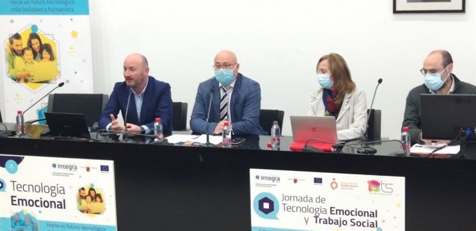 Imagen de la apertura de la jornada sobre tecnología emocional y trabajo social