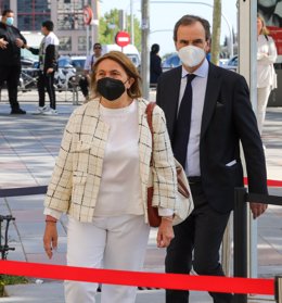 La profesora y presidenta de la universidad CIS, María Díaz de la Cebosa, a su llegada para testificar por el caso ‘Mascarillas’ que investiga la compra de material sanitario en Madrid, en los Juzgados de Plaza de Castilla, a 9 de mayo de 2022