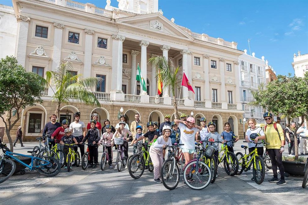 Porgrama BiciCole con alumnos de diferentes colegios de Cádiz