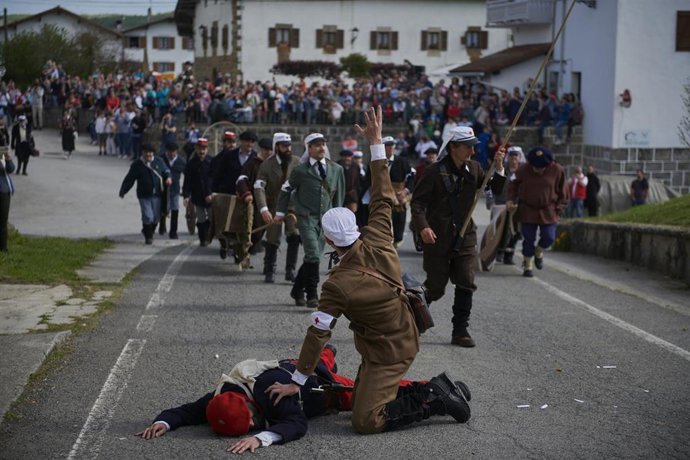 Recreación de la intervención de Cruz Roja Navarra en la batalla de Orokieta de 1872.