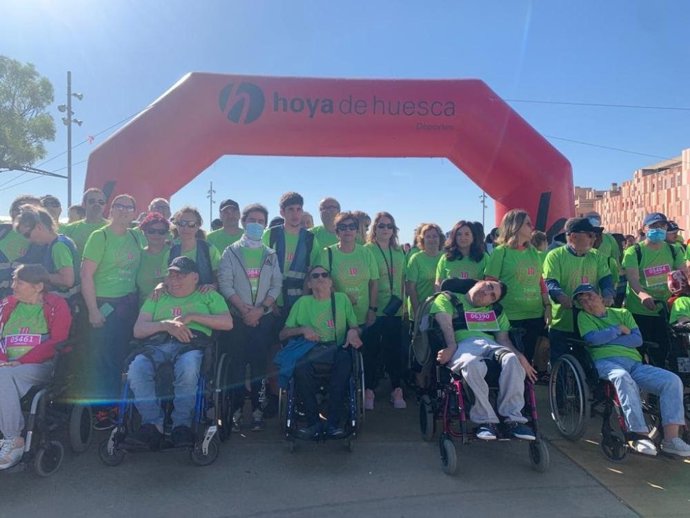 La vicepresidenta de la DPH, Elisa Sancho, y varios diputados provinciales participan en la Marcha Aspace Huesca.