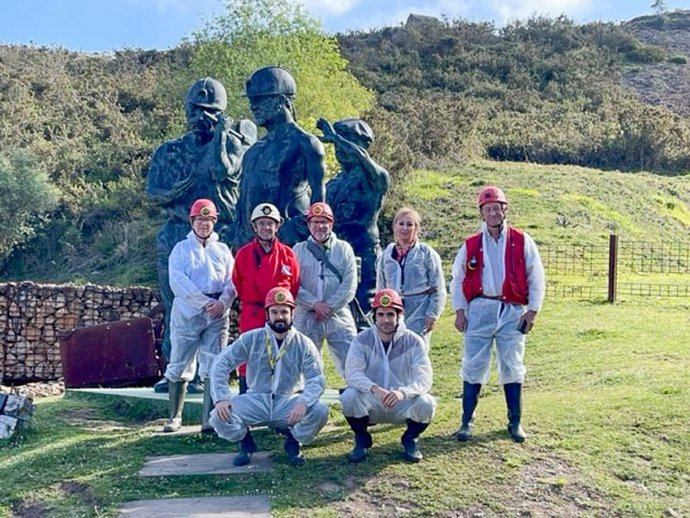 Investigadores de la Universidad canadiense de Newfoundland y del CSIC visitan El Soplao y la zona minera de La Florida