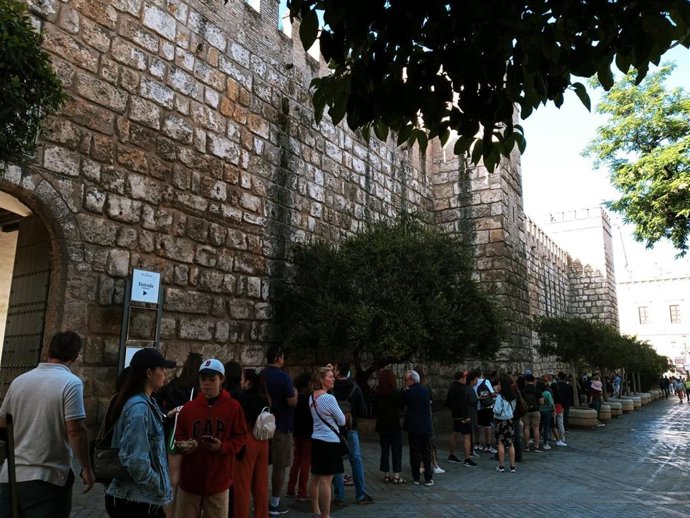 Colas en el Real Alcázar de Sevilla.