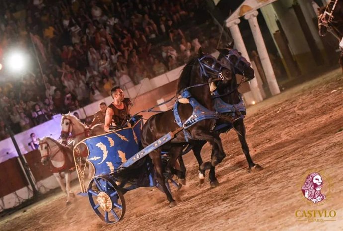 Archivo - Cuádrigas en el circo romano de las Fiestas Íbero Romanas de Cástulo 2019.