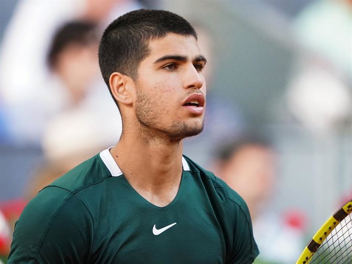 Carlos Alcaraz, estrella del tenis y custodiado de noche