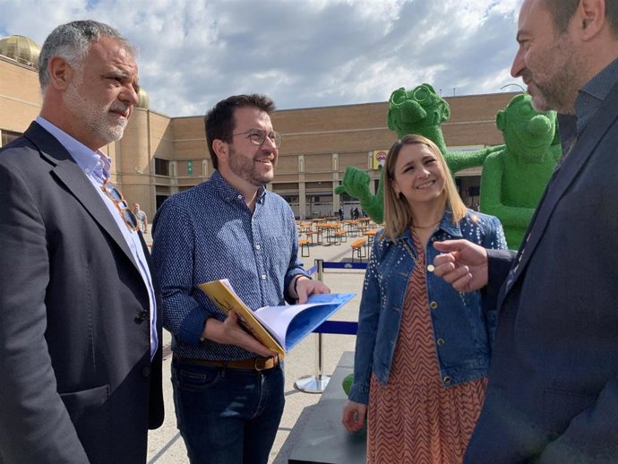 El presidente de la Generalitat, Pere Aragons, durante su visita al Salón del Cómic de Barcelona