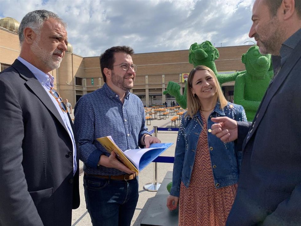 El presidente de la Generalitat, Pere Aragons, durante su visita al Salón del Cómic de Barcelona