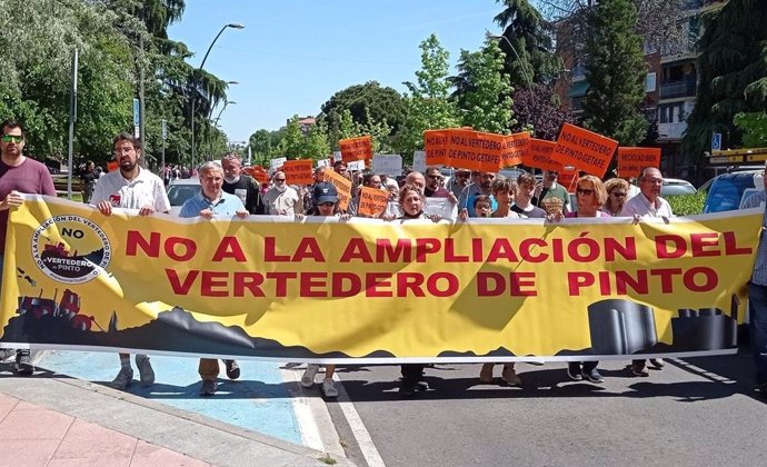 Unas 700 personas se manifiestan contra la ampliación del vertedero de Pinto/Getafe